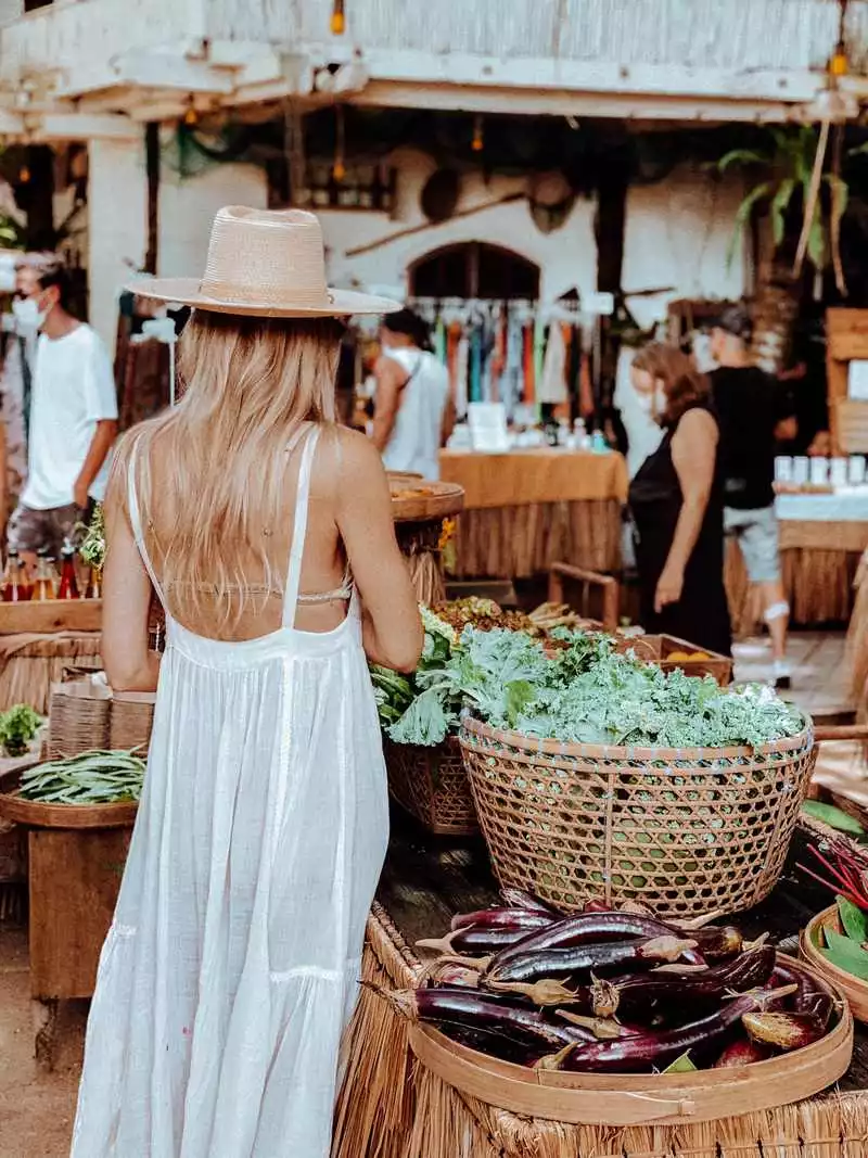 La Brisa Sunday Market