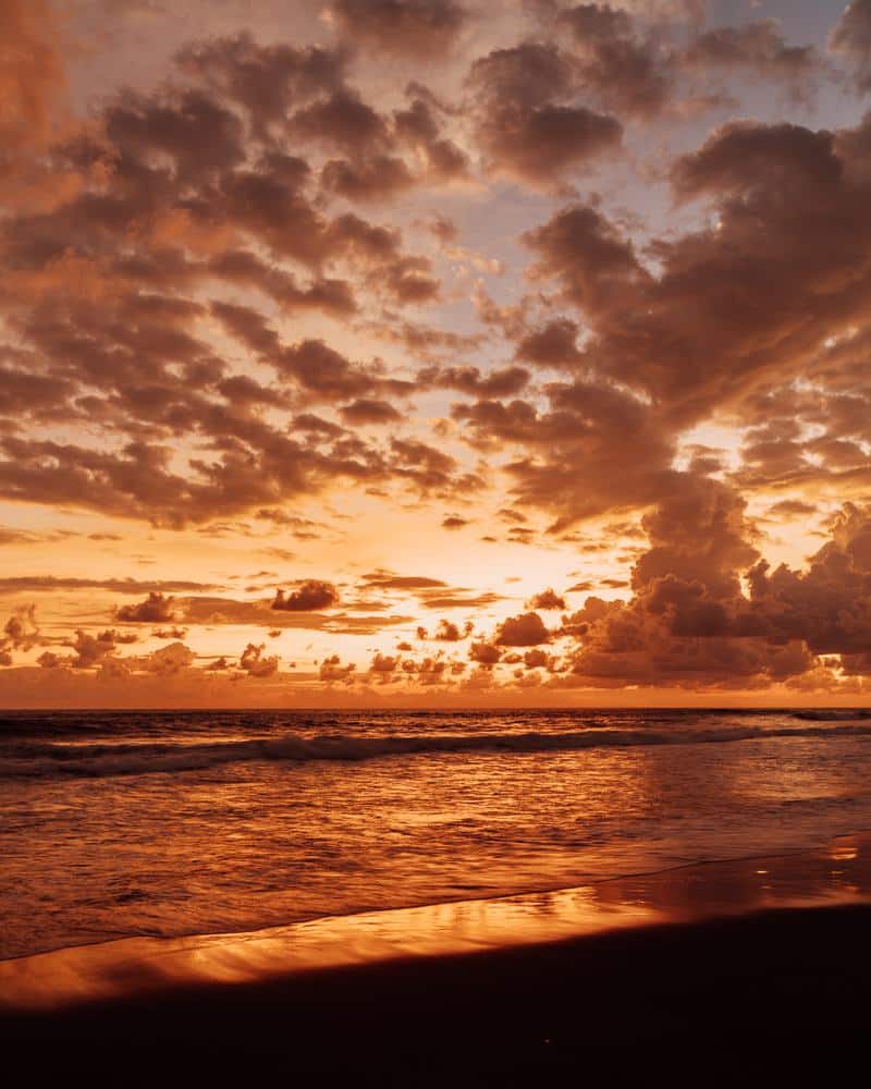 playa atardecer bali